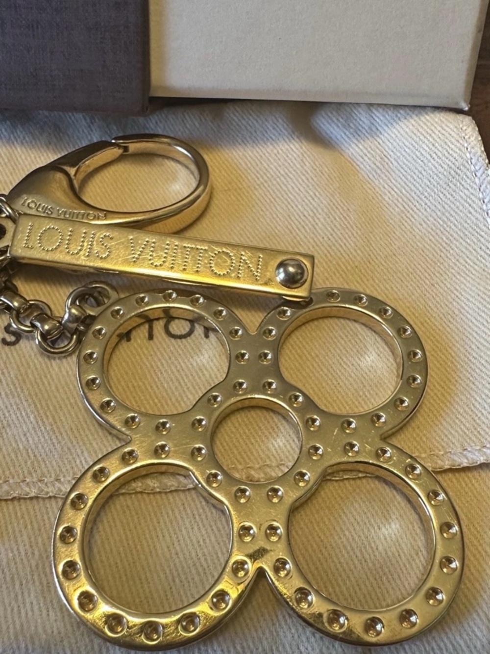 Louis Vuitton Silver Monogram Flower Keyring Charm - Picture 6 of 9